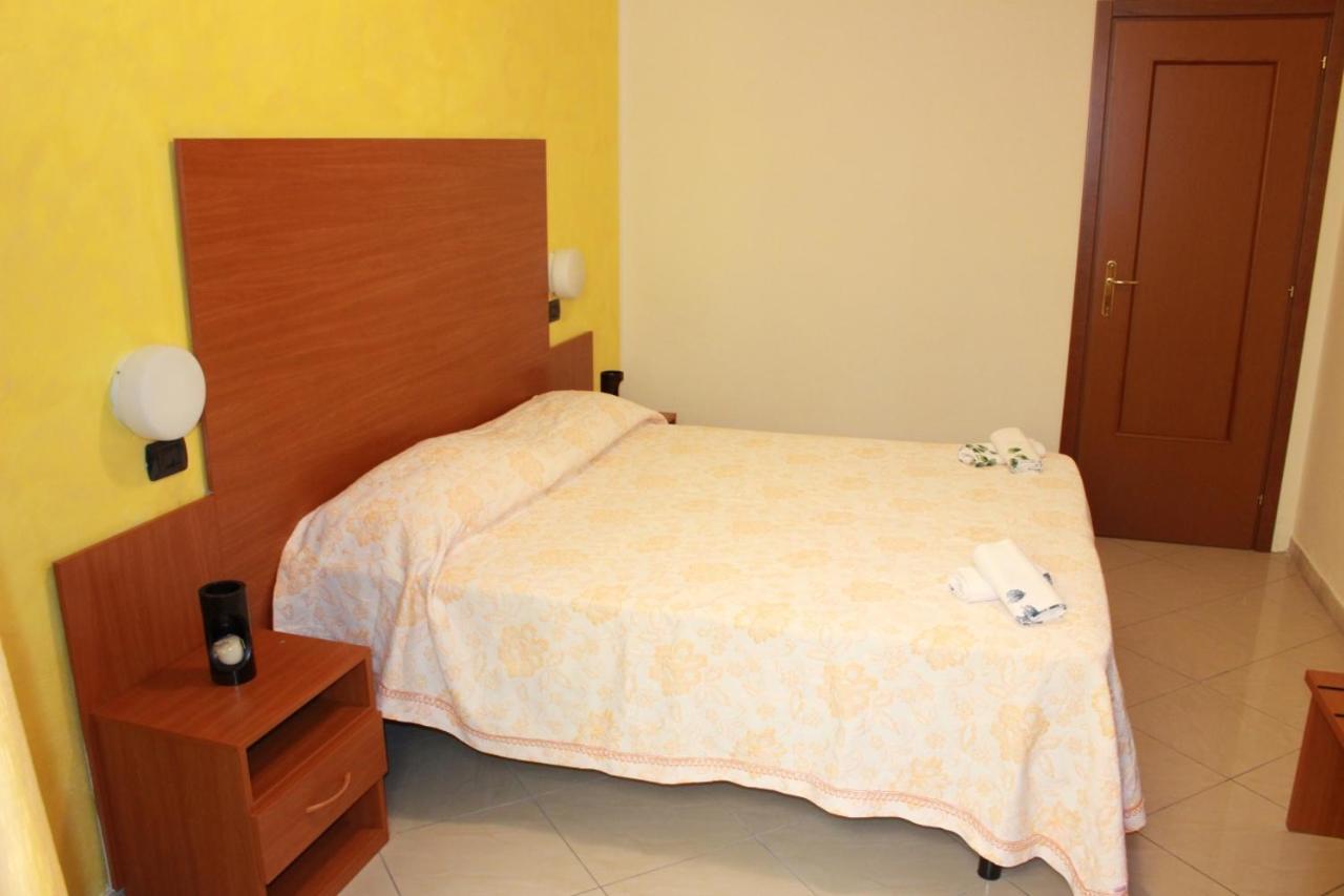 Hotel Nettuno مونتيكاتيني تيرمي المظهر الخارجي الصورة