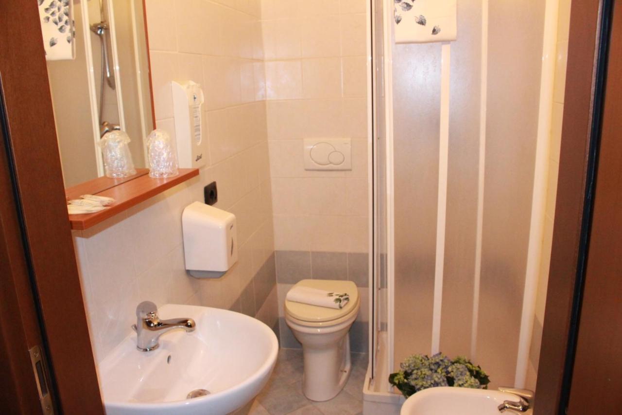 Hotel Nettuno مونتيكاتيني تيرمي المظهر الخارجي الصورة