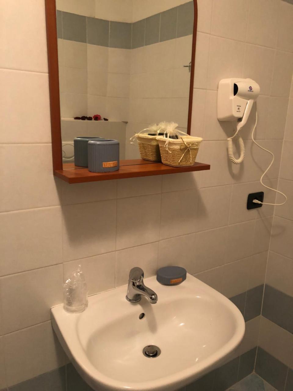 Hotel Nettuno مونتيكاتيني تيرمي المظهر الخارجي الصورة